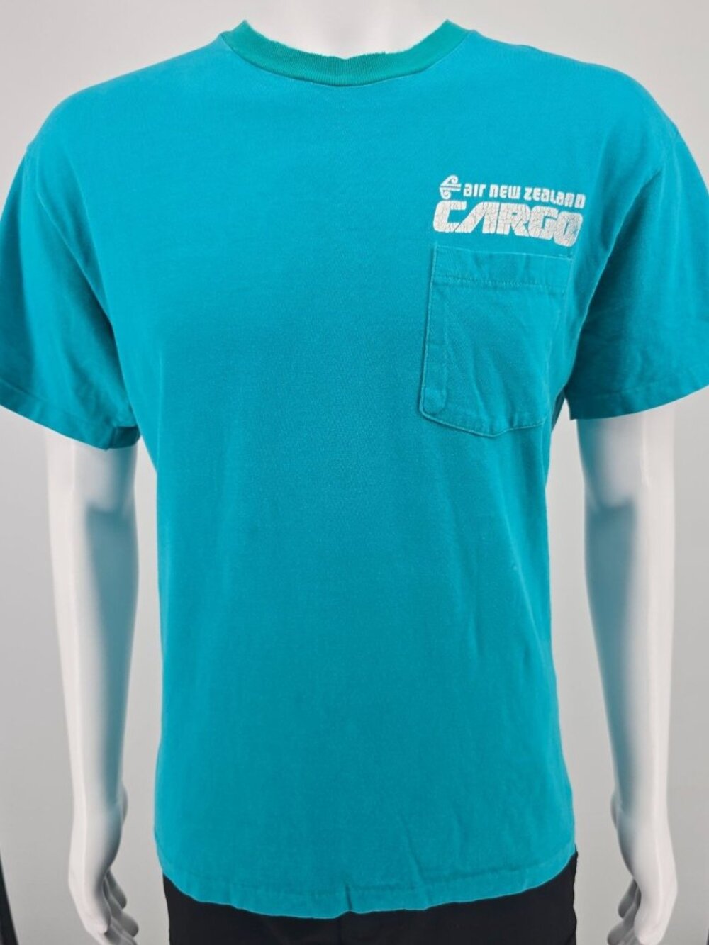 Vintage 1990s Hanes Beefy-T New Zealand Cargo Employee Pocket T-Shirt (L)